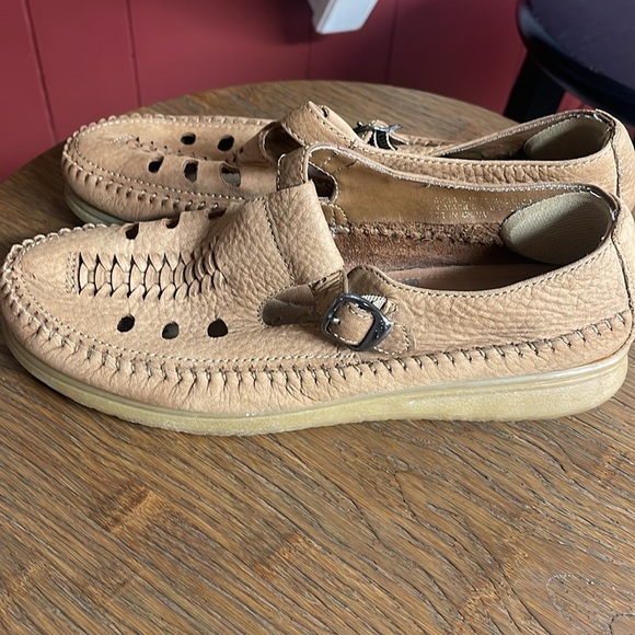 Dr. Scholl’s shoes. Size 8. Used but really great condition! - Picture 9 of 12